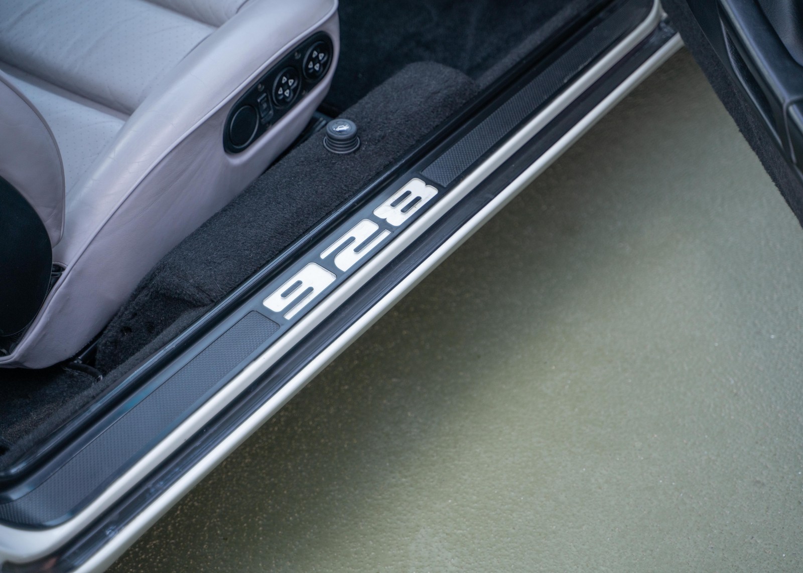 Porsche-928-1991-COUPE-2-DR-13