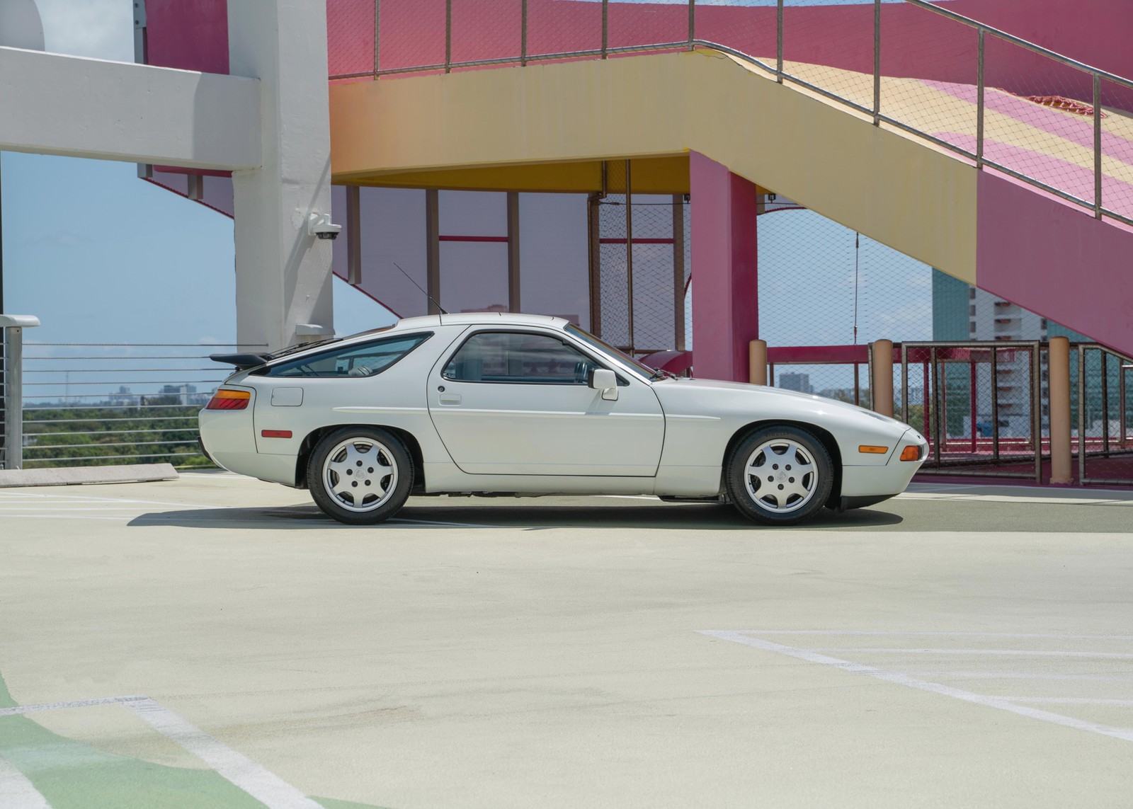 Porsche-928-1991-COUPE-2-DR-4