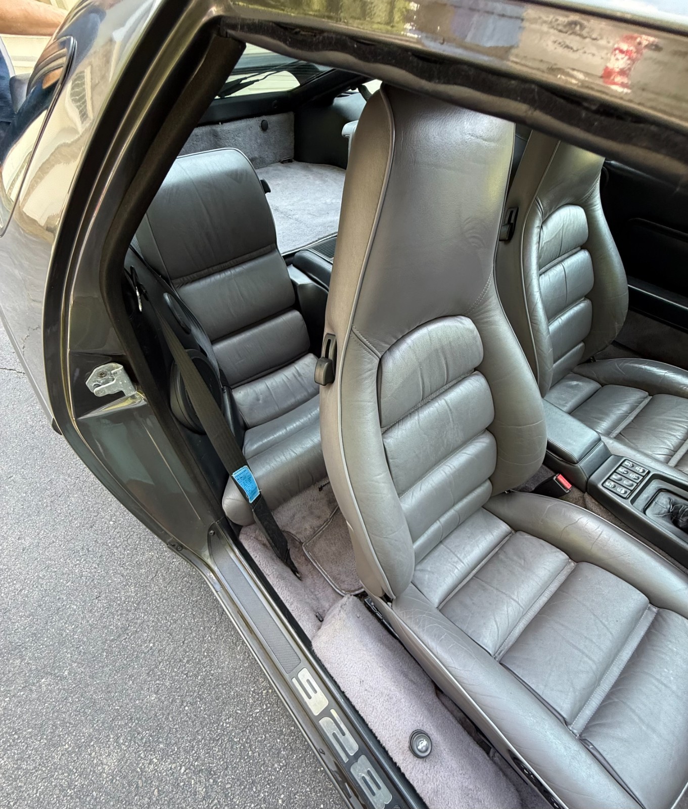 Porsche-928-1991-Coupe-13