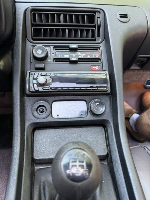 Porsche-928-1991-Coupe-17