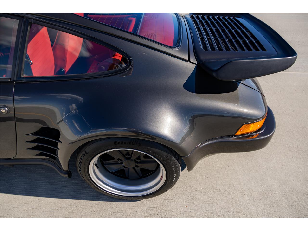 Porsche-930-turbo-1979-black-Red-1