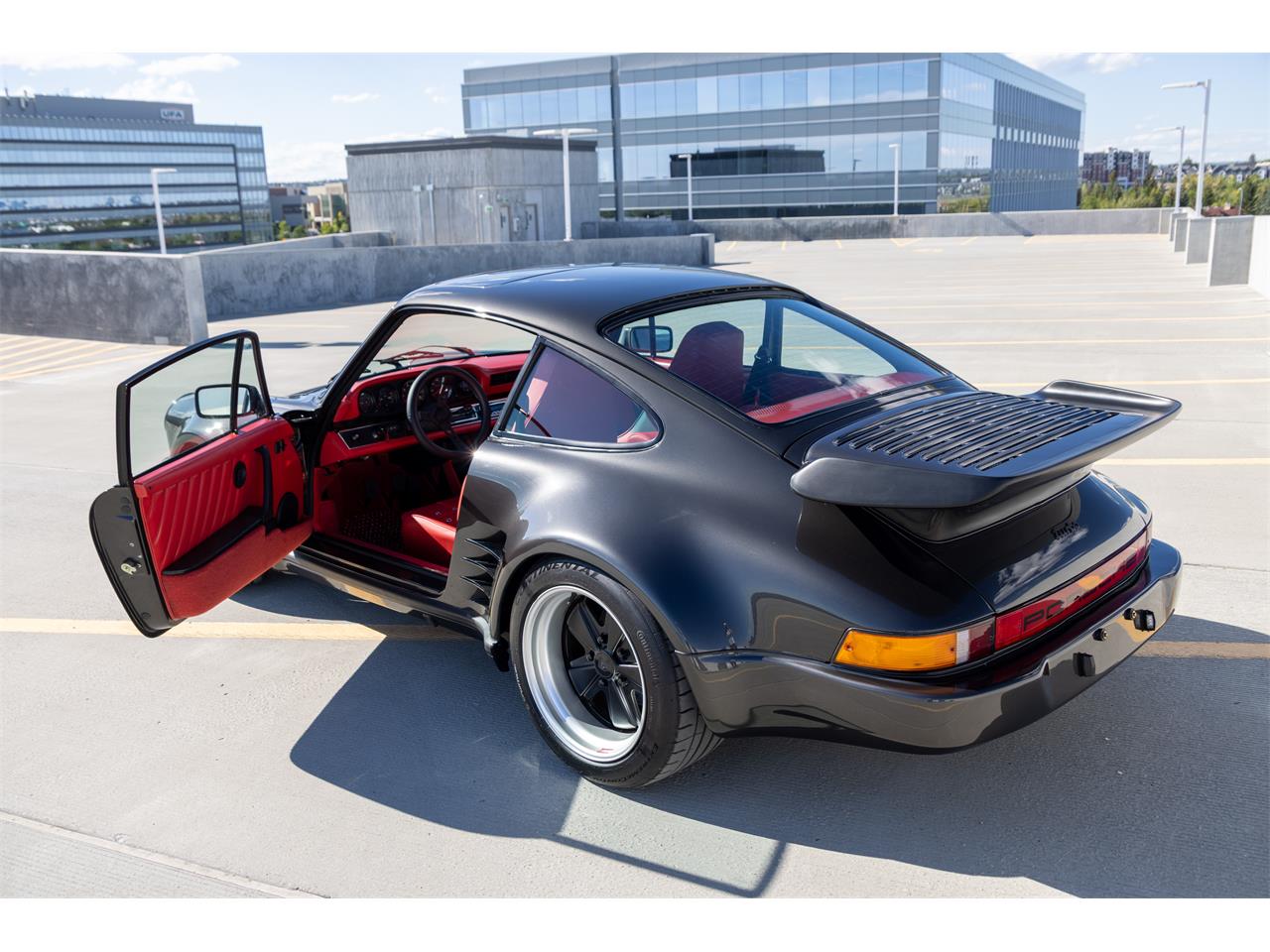 Porsche-930-turbo-1979-black-Red-10