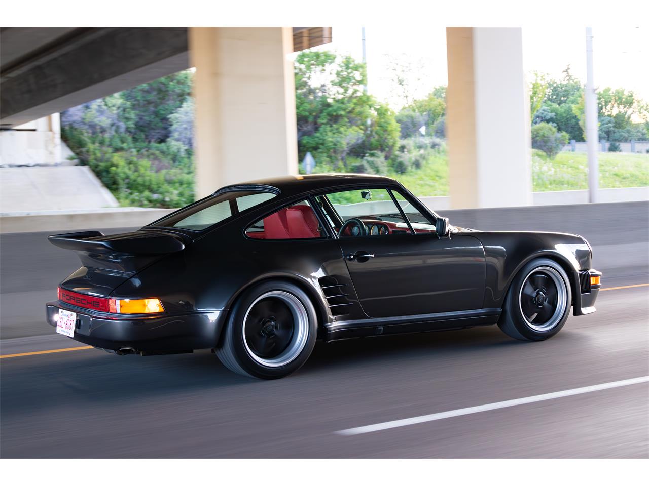 Porsche-930-turbo-1979-black-Red-3