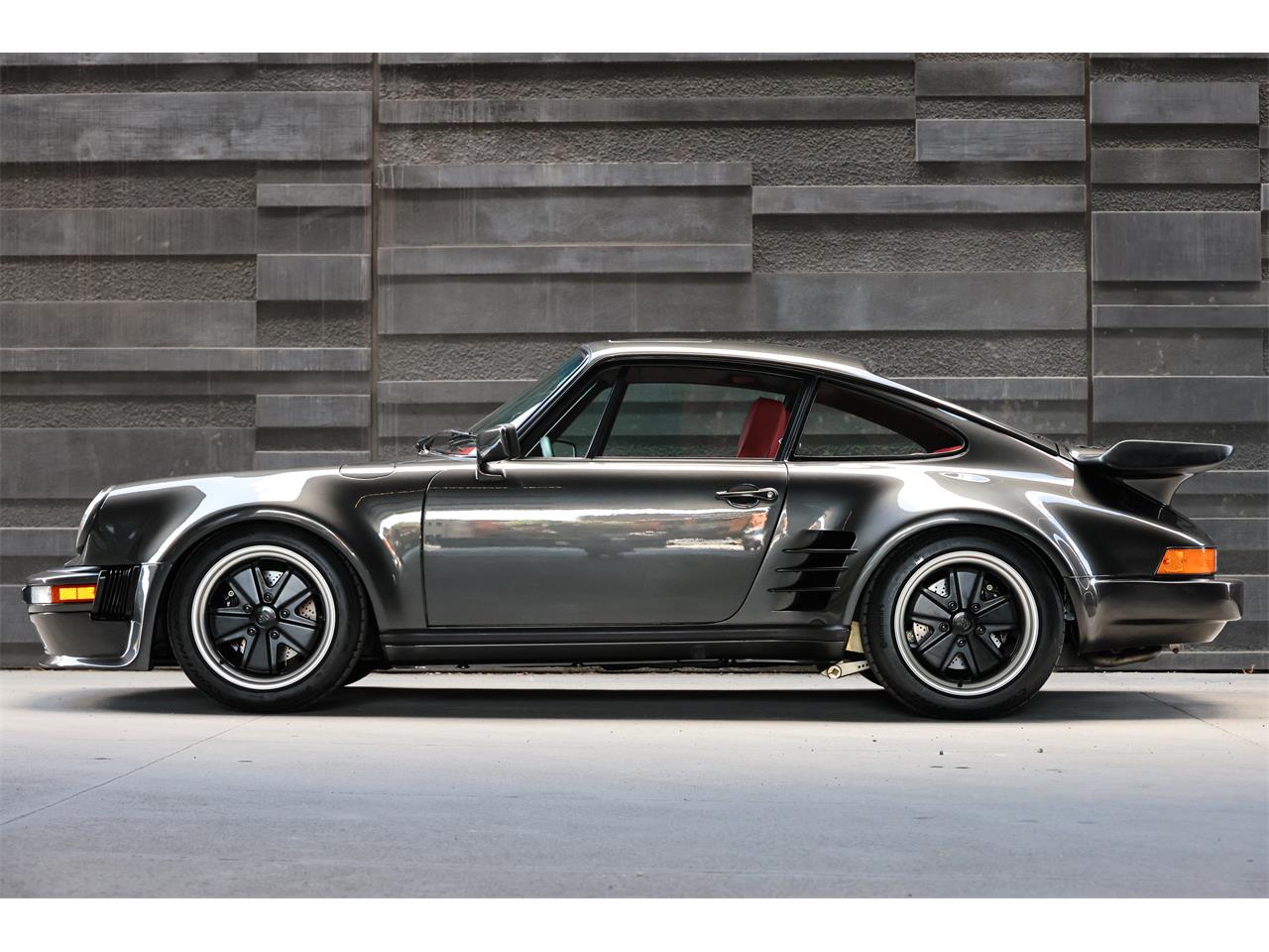 Porsche-930-turbo-1979-black-Red-4