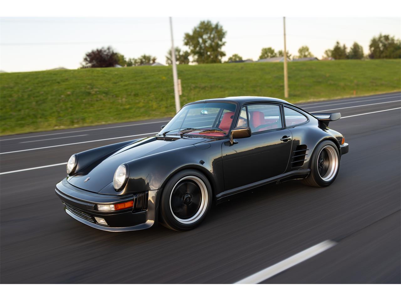 Porsche-930-turbo-1979-black-Red-9