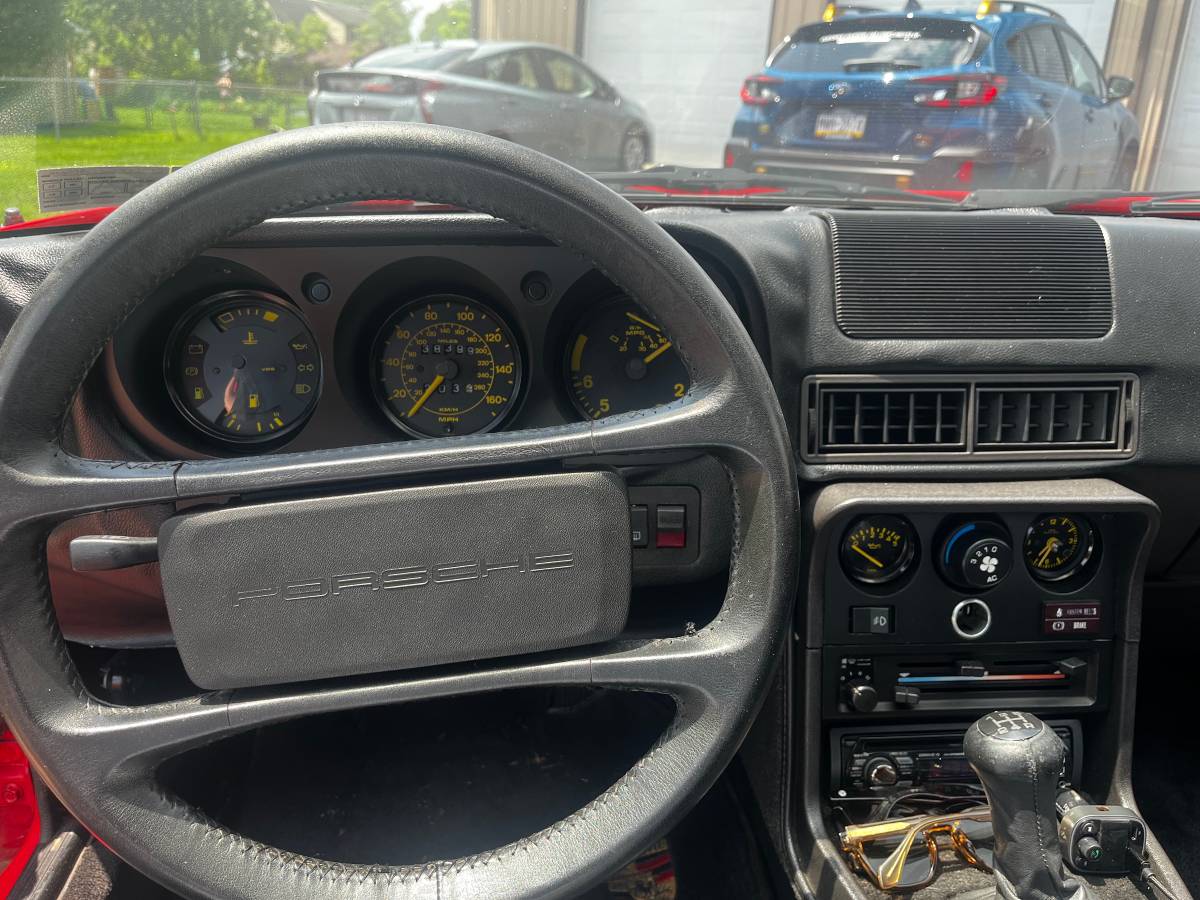 Porsche-944-1983-red-16