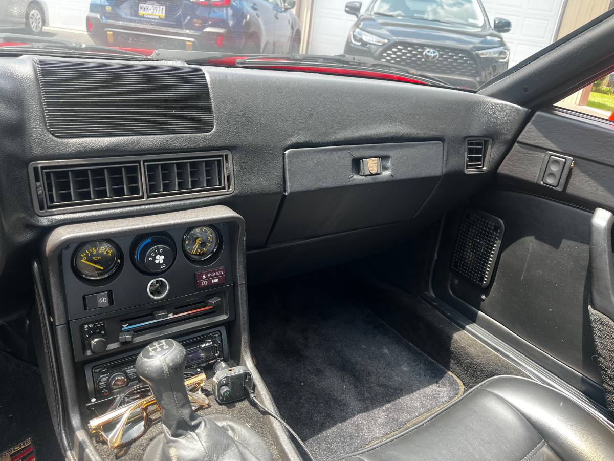 Porsche-944-1983-red-17