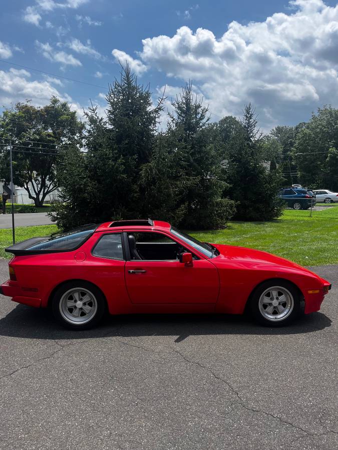 Porsche-944-1983-red-18