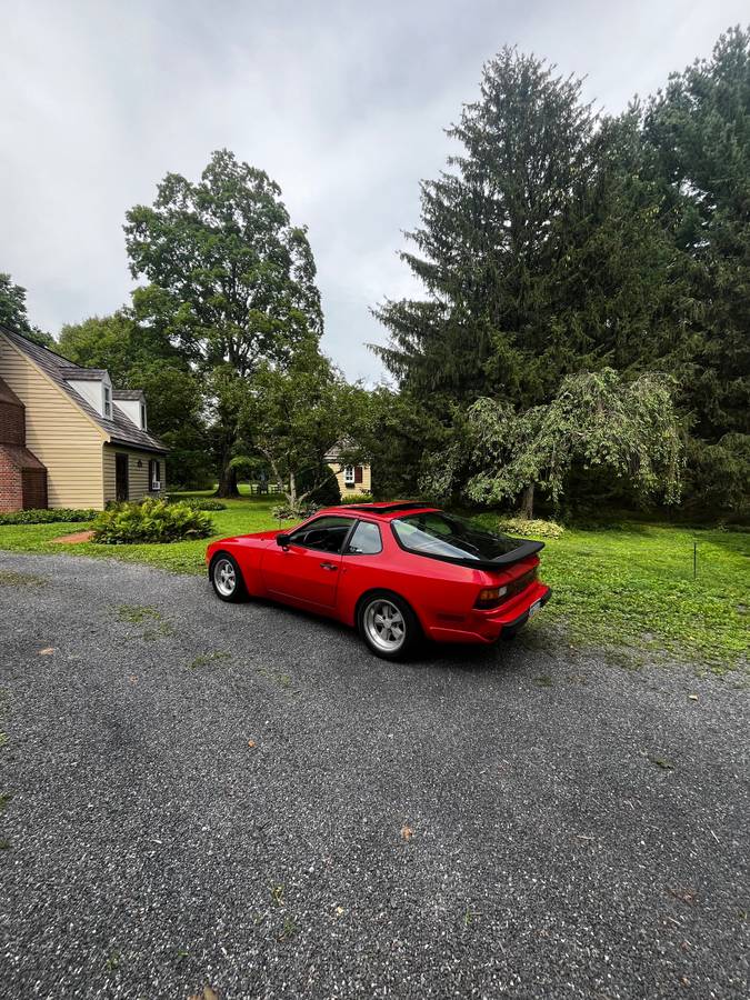 Porsche-944-1983-red-22