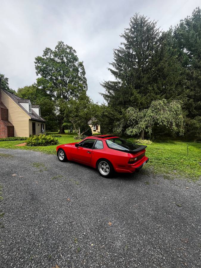 Porsche-944-1983-red-23