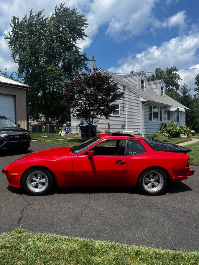 Porsche-944-1983-red-9