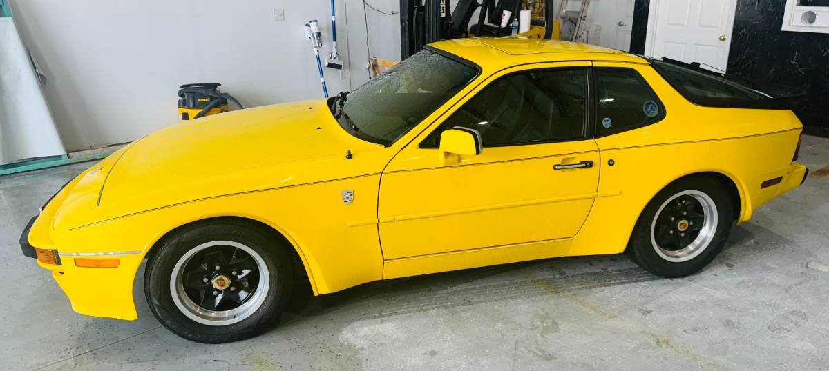 Porsche-944-1983-yellow-3