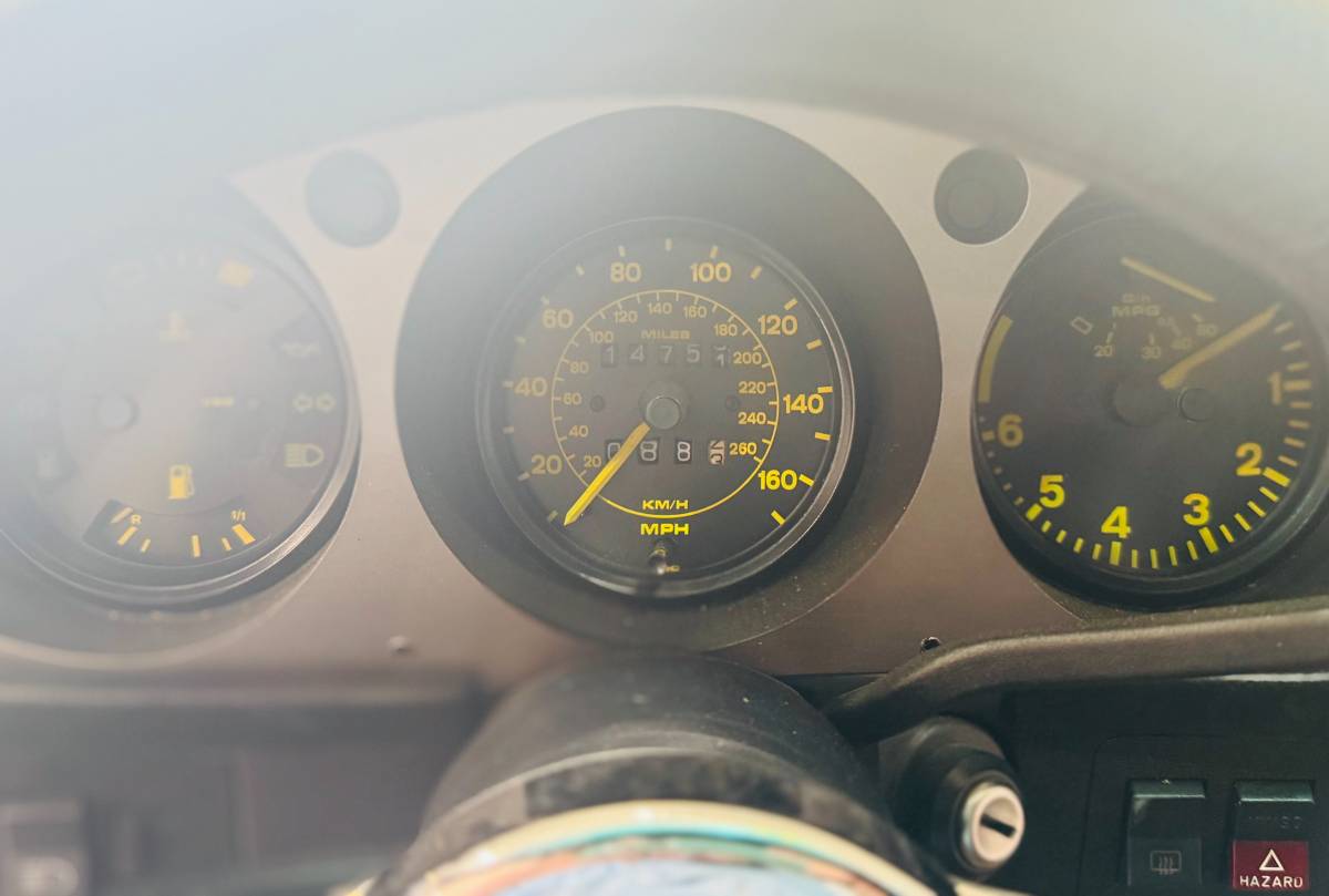 Porsche-944-1983-yellow-5