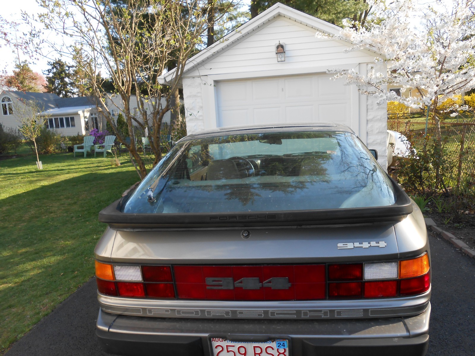 Porsche-944-1984-Coupe-1