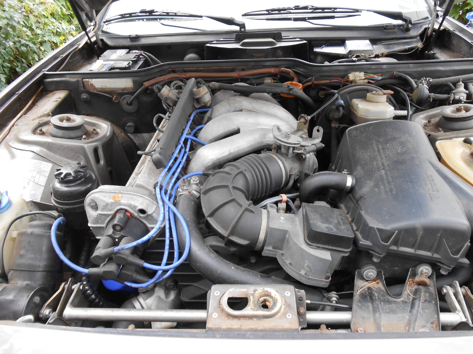 Porsche-944-1984-Coupe-13