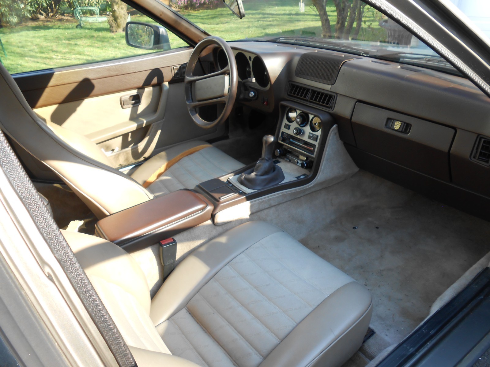 Porsche-944-1984-Coupe-2