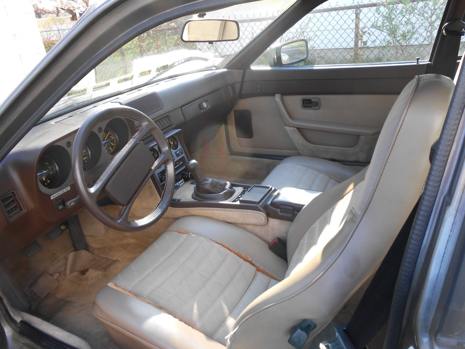 Porsche-944-1984-Coupe-5