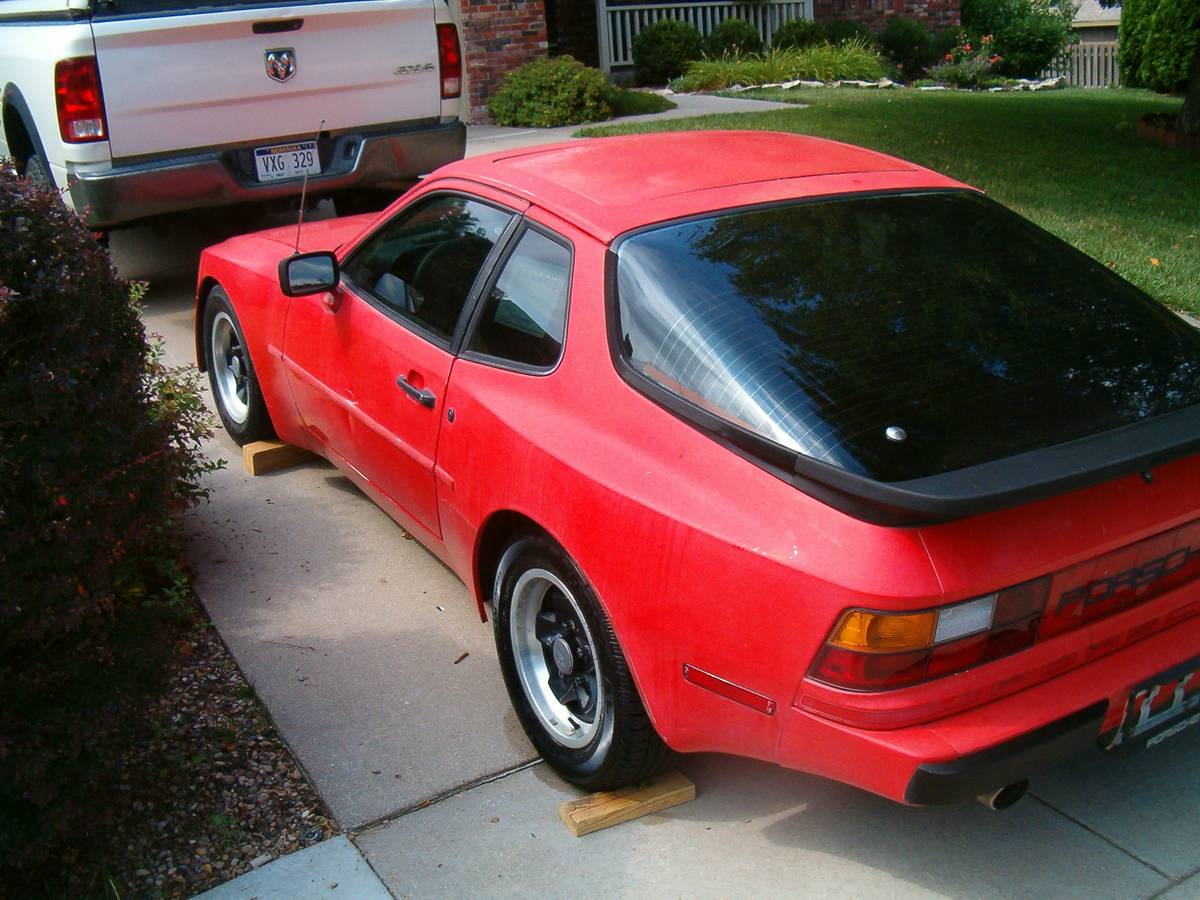 Porsche-944-1984-red-1