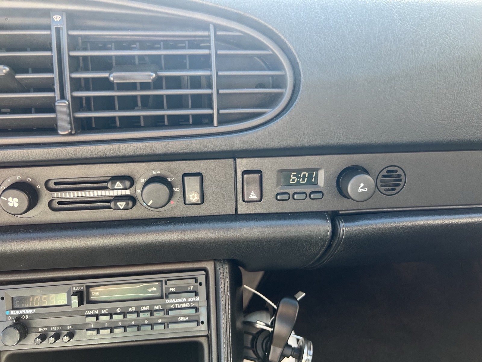 Porsche-944-1987-Coupe-33