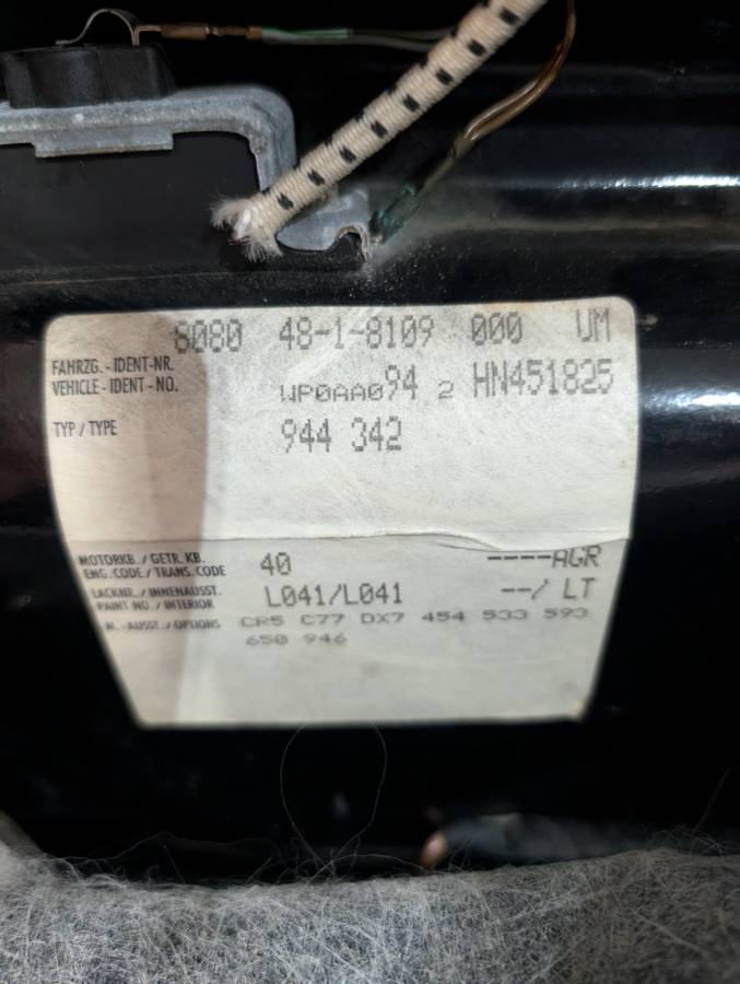 Porsche-944-1987-black-14