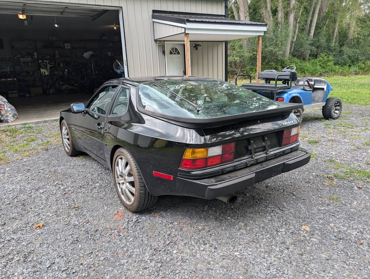 Porsche-944-1987-black-3