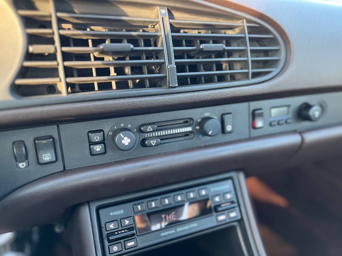 Porsche-944-1987-brown-10