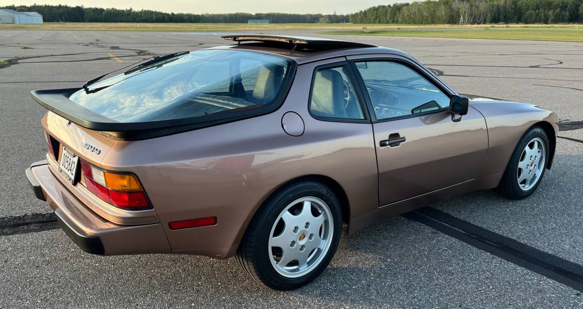 Porsche-944-1987-brown-16