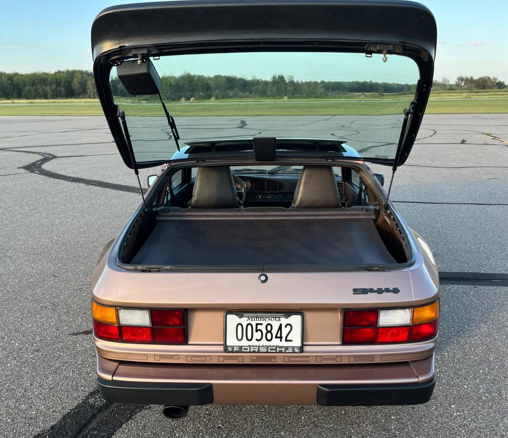 Porsche-944-1987-brown-19