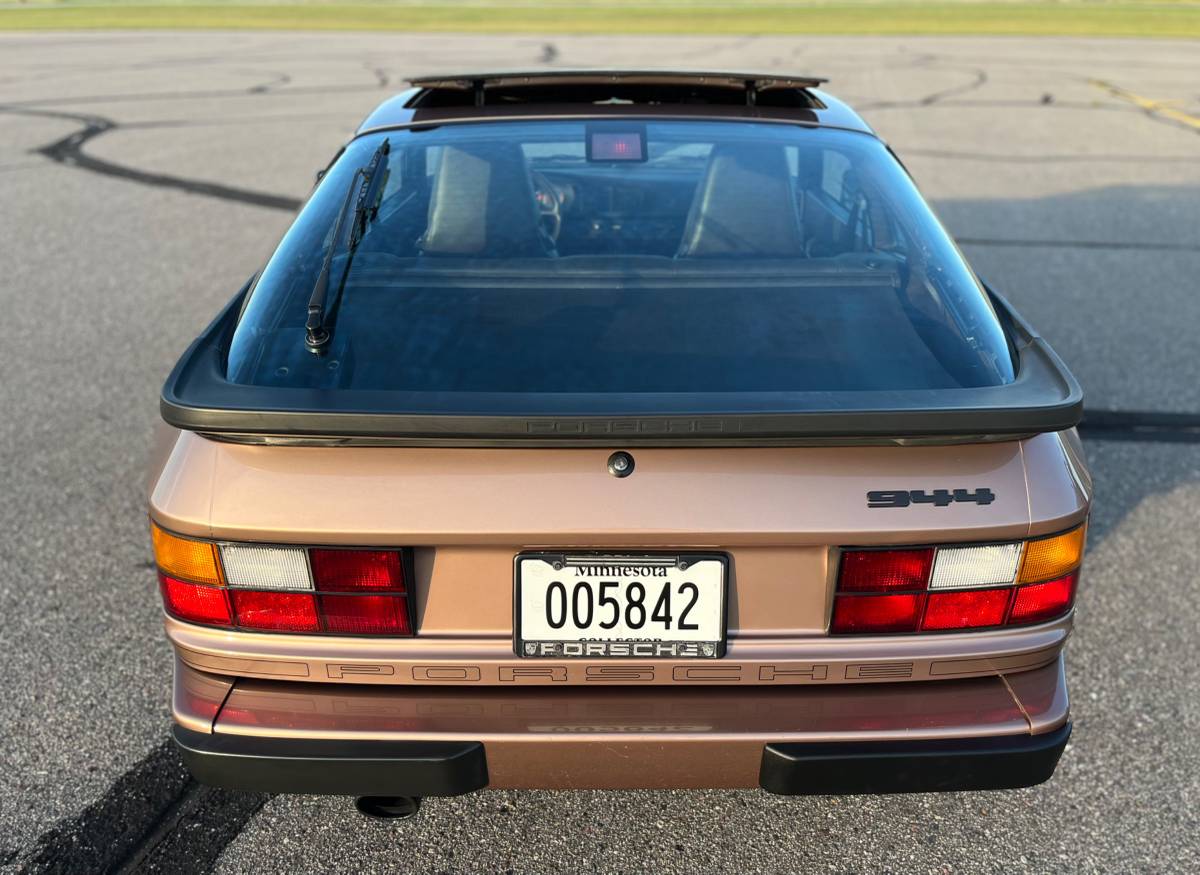 Porsche-944-1987-brown-2