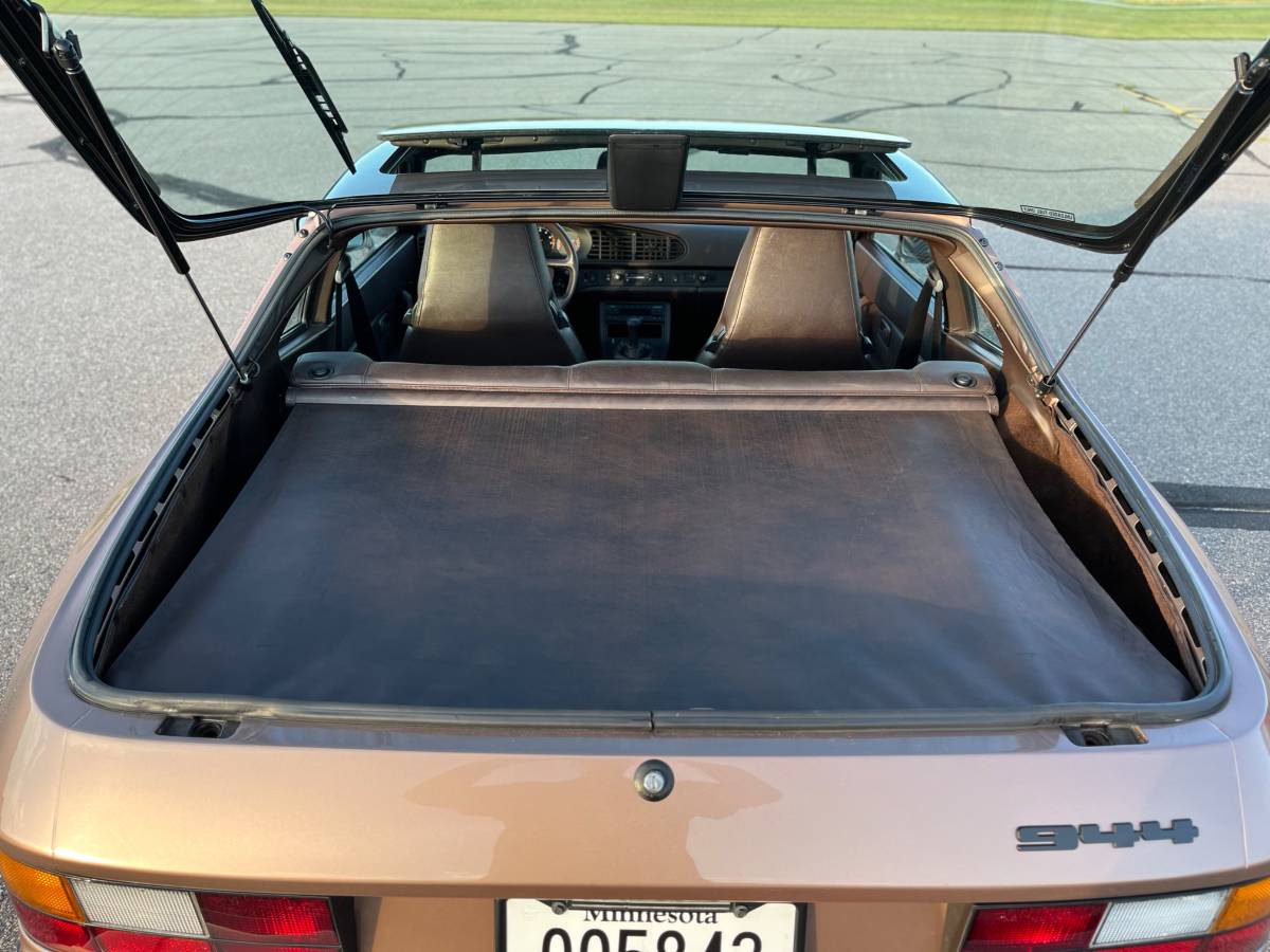 Porsche-944-1987-brown-20