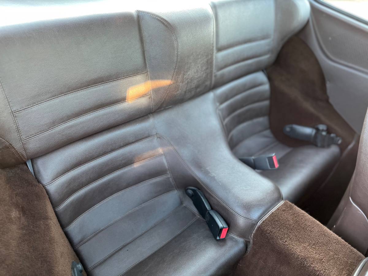 Porsche-944-1987-brown-7