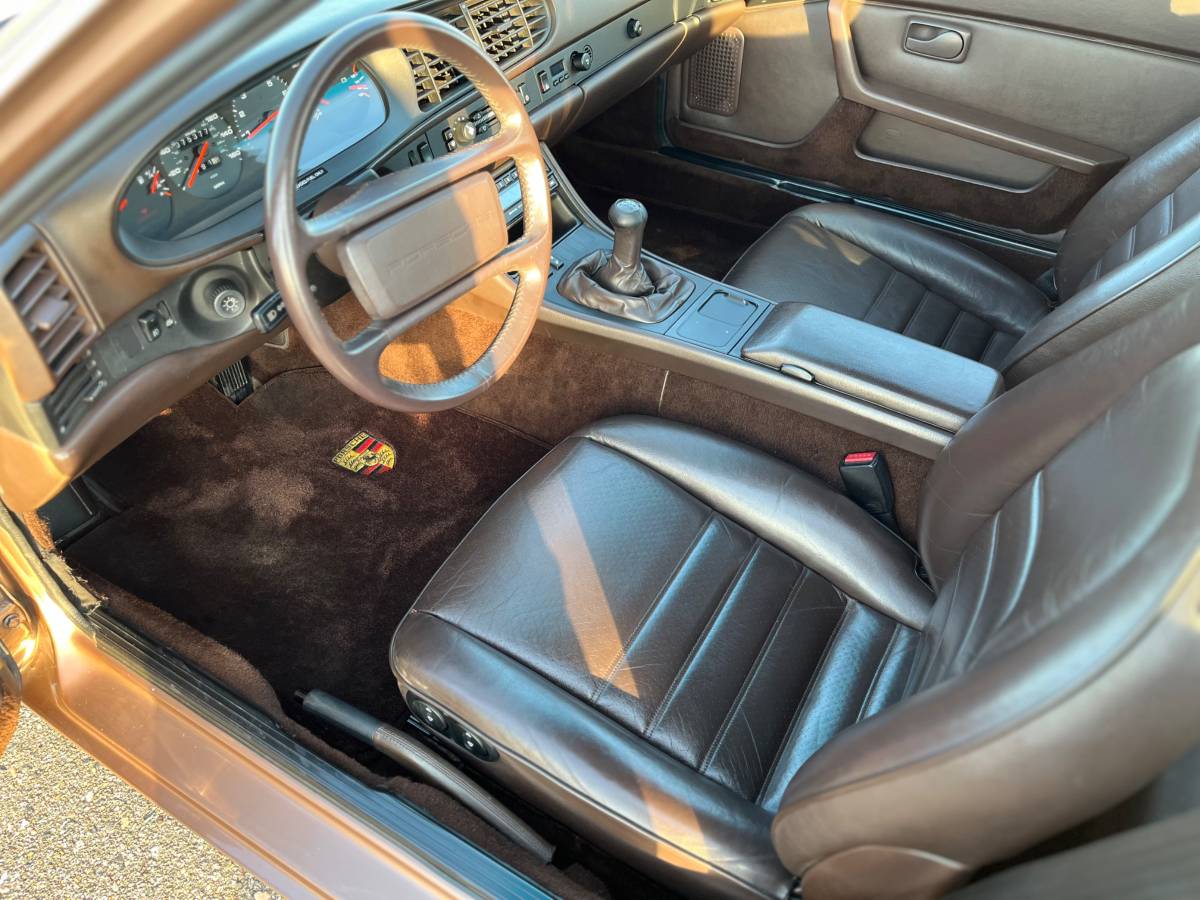 Porsche-944-1987-brown-9