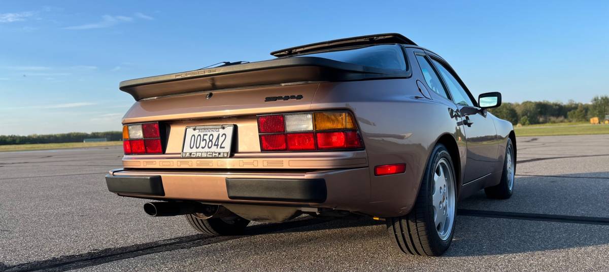 Porsche-944-1987-brown