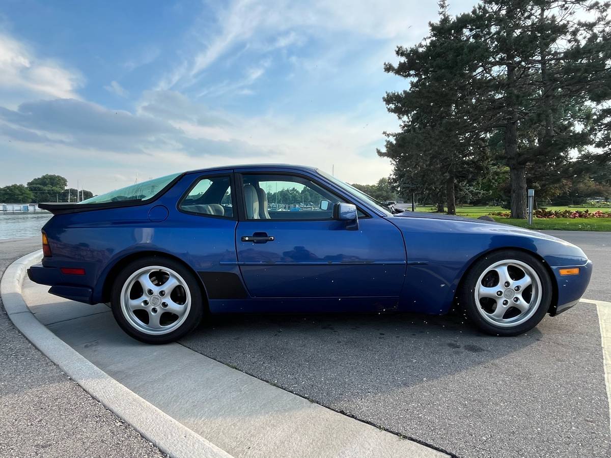 Porsche-944-turbo-1987-blue