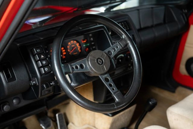 Renault-5-1983-13