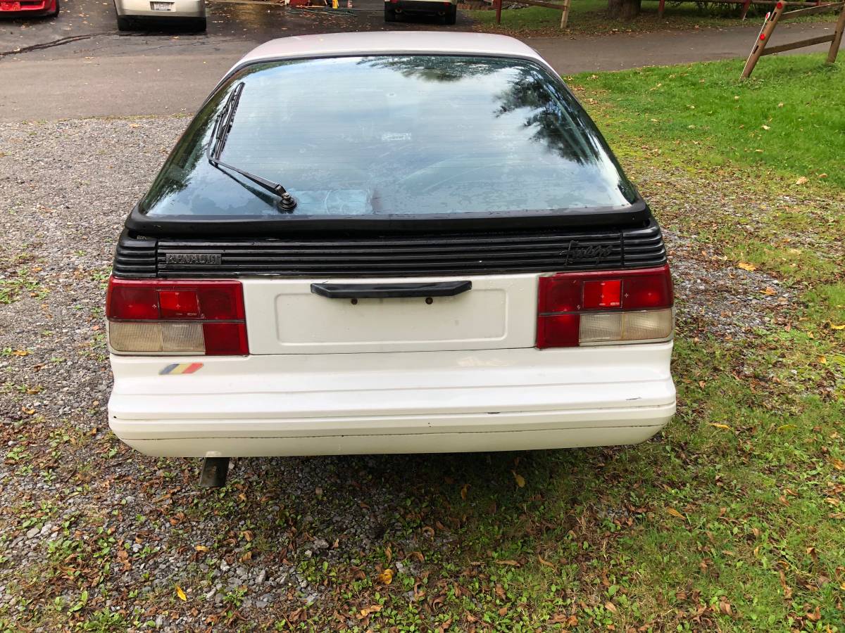 Renault-fuego-1983-white-2