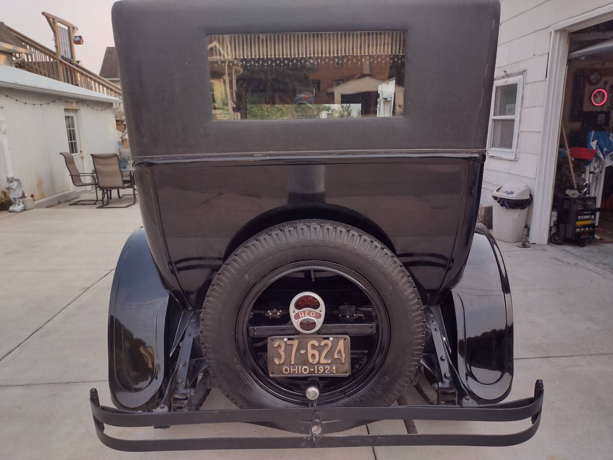 Reo-1953-ford-1924-black-7
