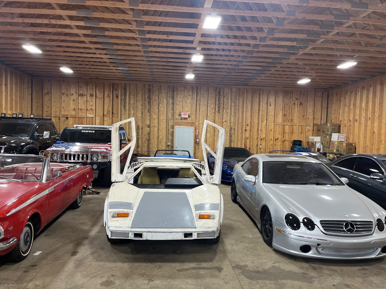 ReplicaKit-Makes-1988-Anniversary-Lamborghini-Countach-replica-1987-Coupe-1