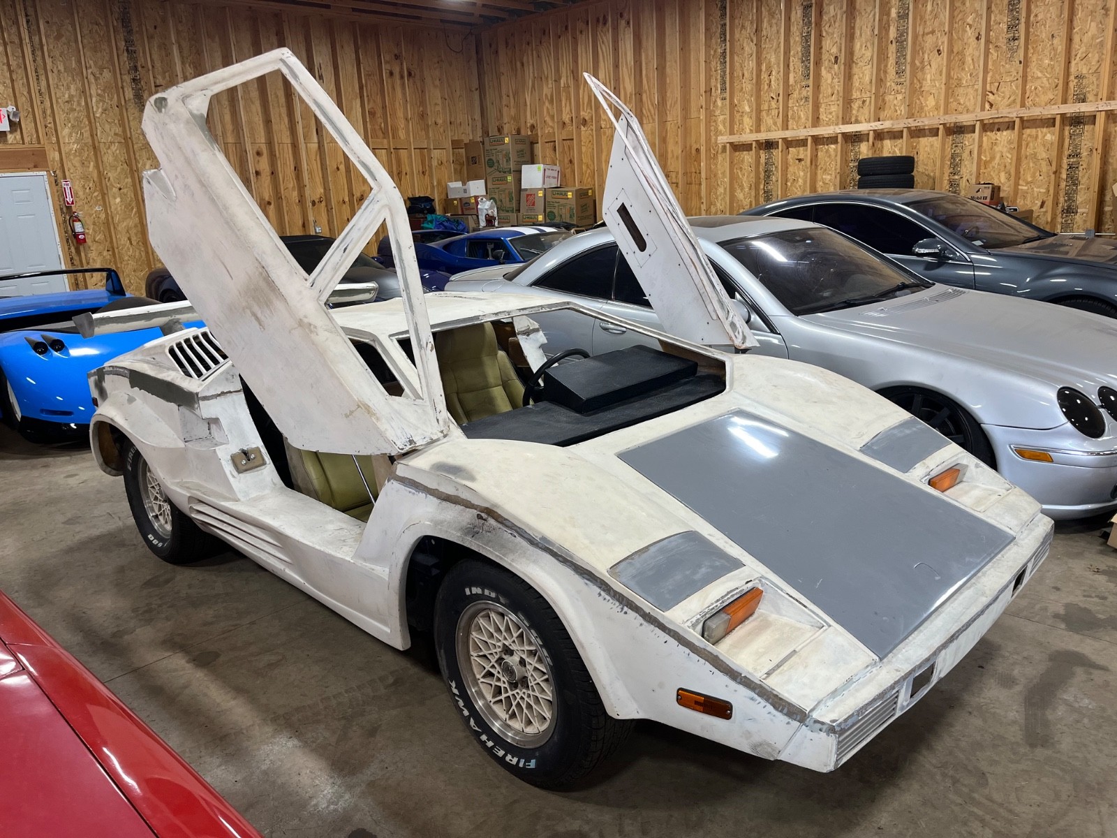 ReplicaKit-Makes-1988-Anniversary-Lamborghini-Countach-replica-1987-Coupe-2