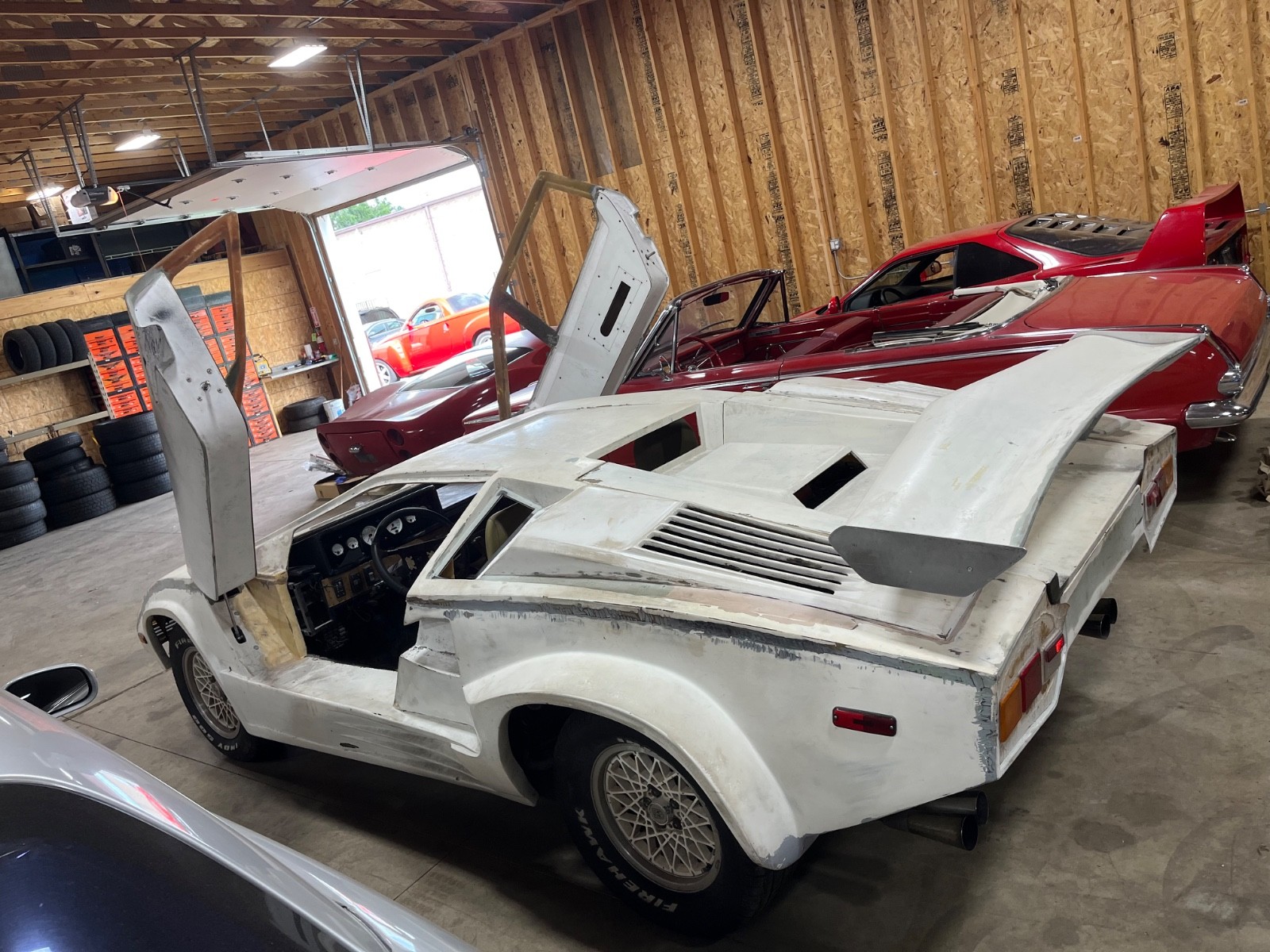 ReplicaKit-Makes-1988-Anniversary-Lamborghini-Countach-replica-1987-Coupe-3