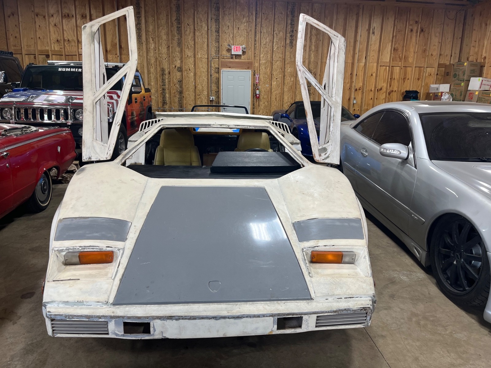 ReplicaKit-Makes-1988-Anniversary-Lamborghini-Countach-replica-1987-Coupe