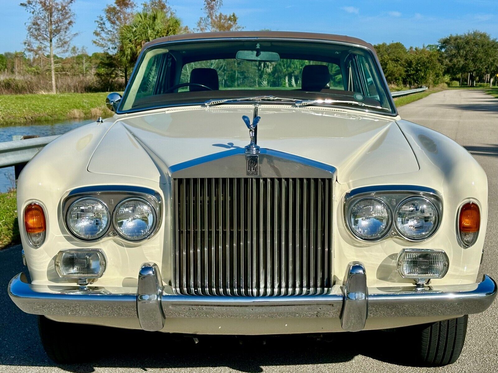 Rolls-Royce-Corniche-1973-Coupe-10