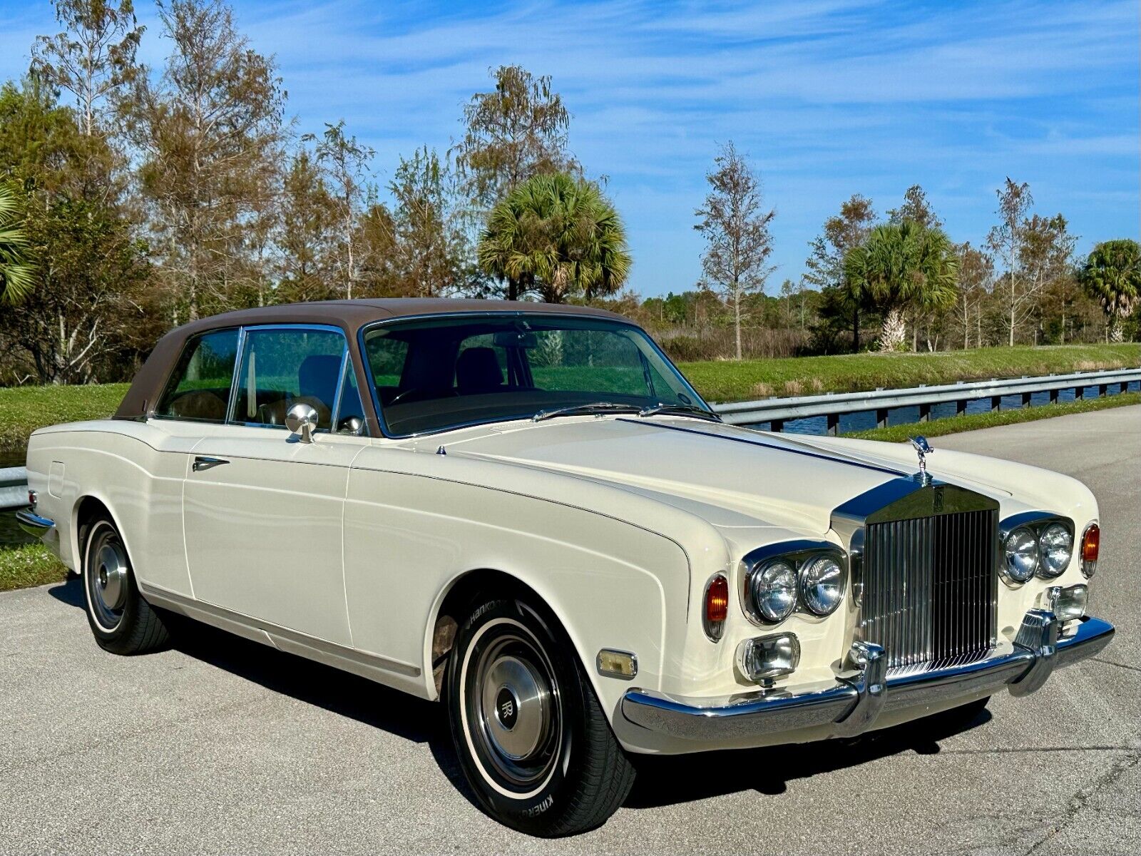 Rolls-Royce-Corniche-1973-Coupe-11