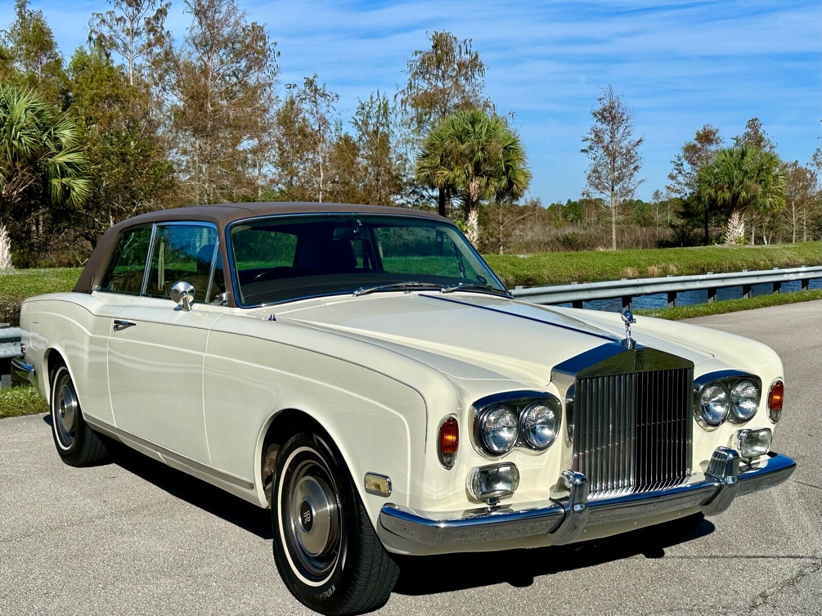 Rolls-Royce-Corniche-1973-Coupe-12