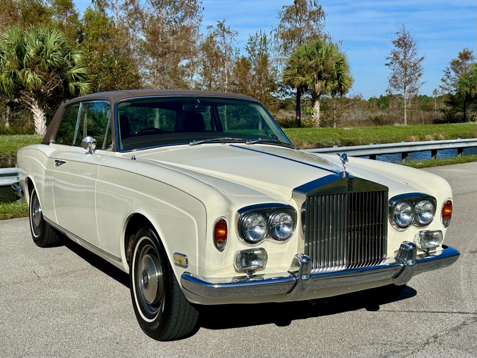 Rolls-Royce-Corniche-1973-Coupe-13