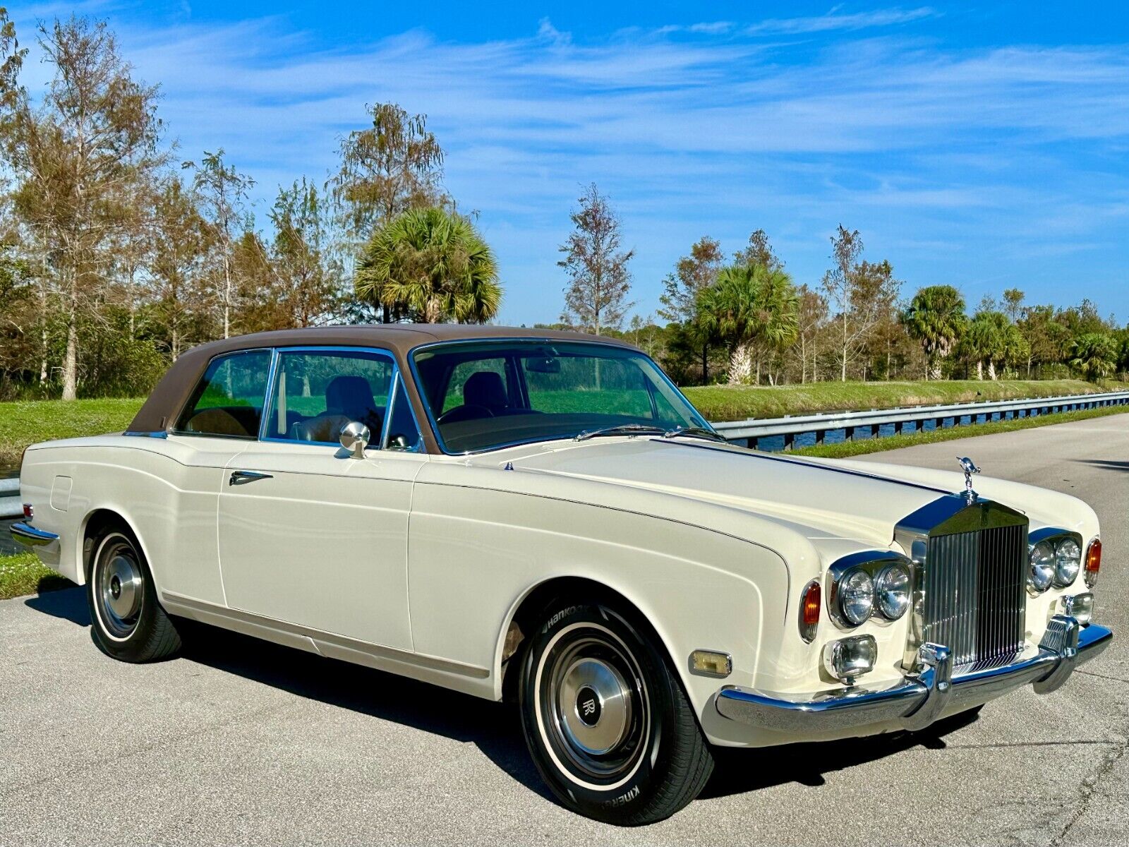 Rolls-Royce-Corniche-1973-Coupe-14