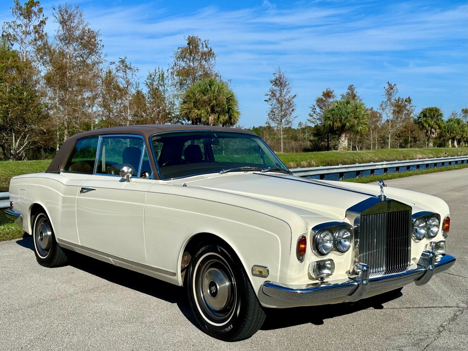 Rolls-Royce-Corniche-1973-Coupe-15
