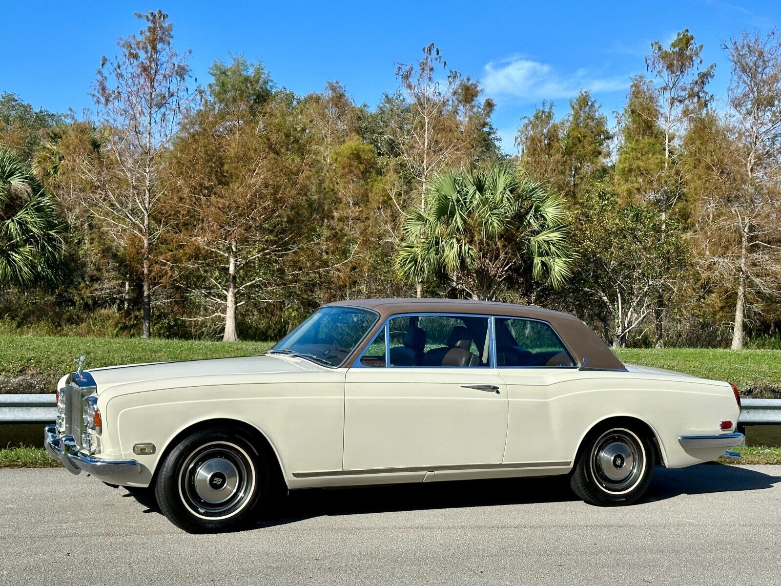 Rolls-Royce-Corniche-1973-Coupe-16