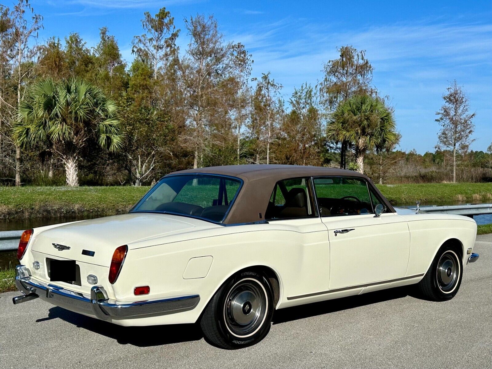 Rolls-Royce-Corniche-1973-Coupe-17