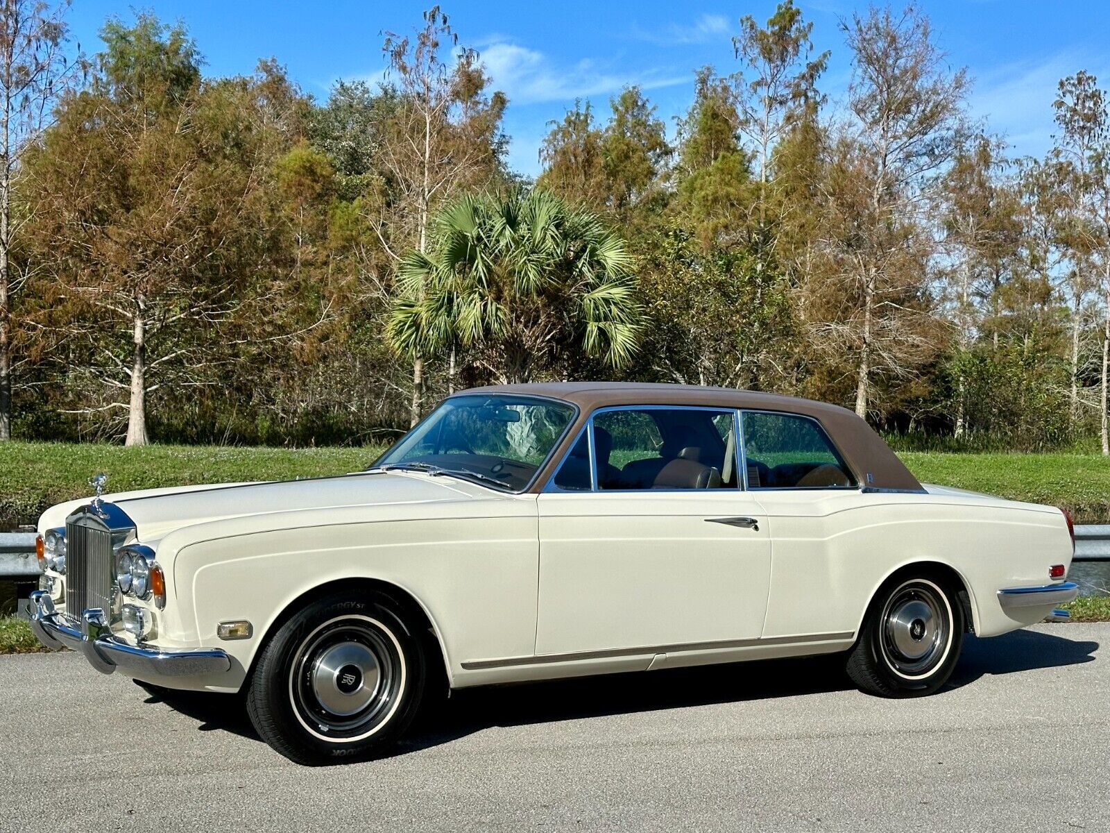 Rolls-Royce-Corniche-1973-Coupe-18